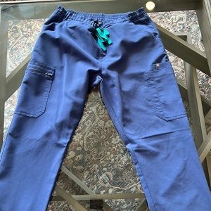 Figs skinny scrub cargo pants size medium